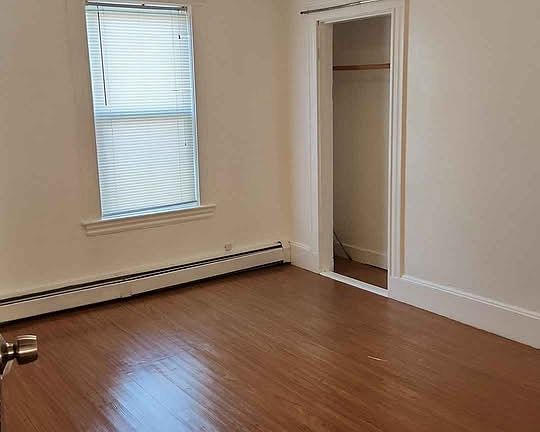 Middle bedroom