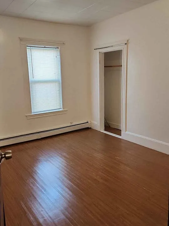 Middle bedroom