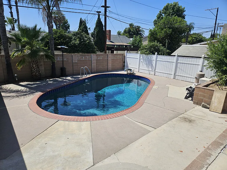 10049 Woodley Ave — Photo 5