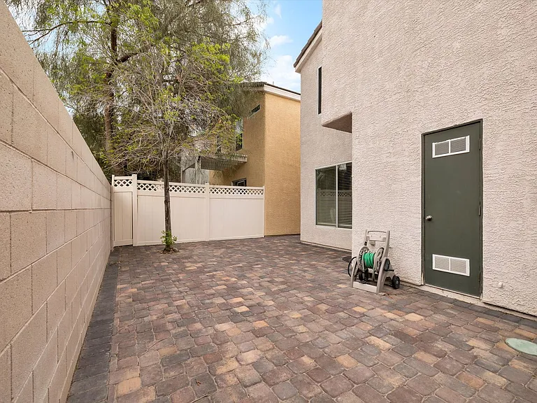 1542 Evening Spirit Ave — Photo 12