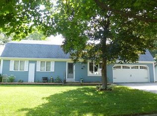 41 Sedgwick Rd, Oswego, IL 60543