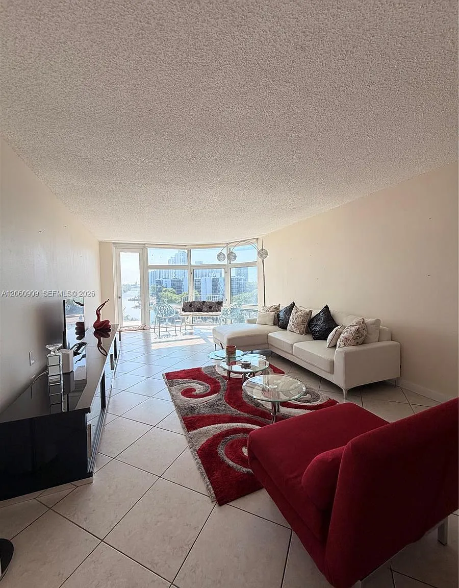 Bonavista Condo — Photo 1