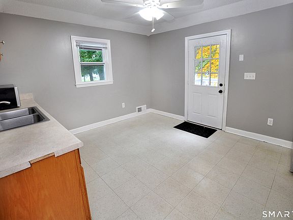 5th image of 72 Beech St #70