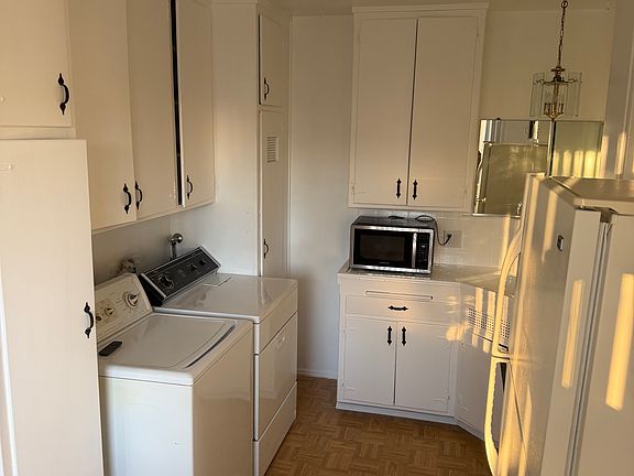 5th image of 712 N Guadalupe Ave APT 4