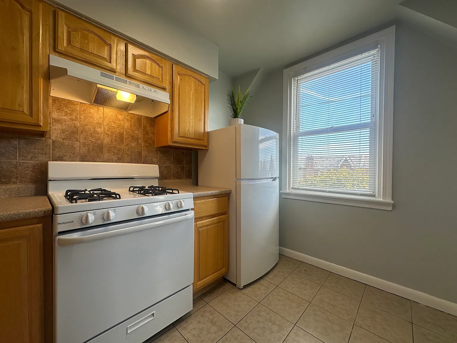 2 bed, 575 sqft, $1,195 — Photo 2