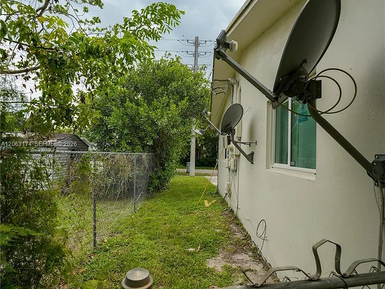 715 N 58th Ave #1 — Photo 17