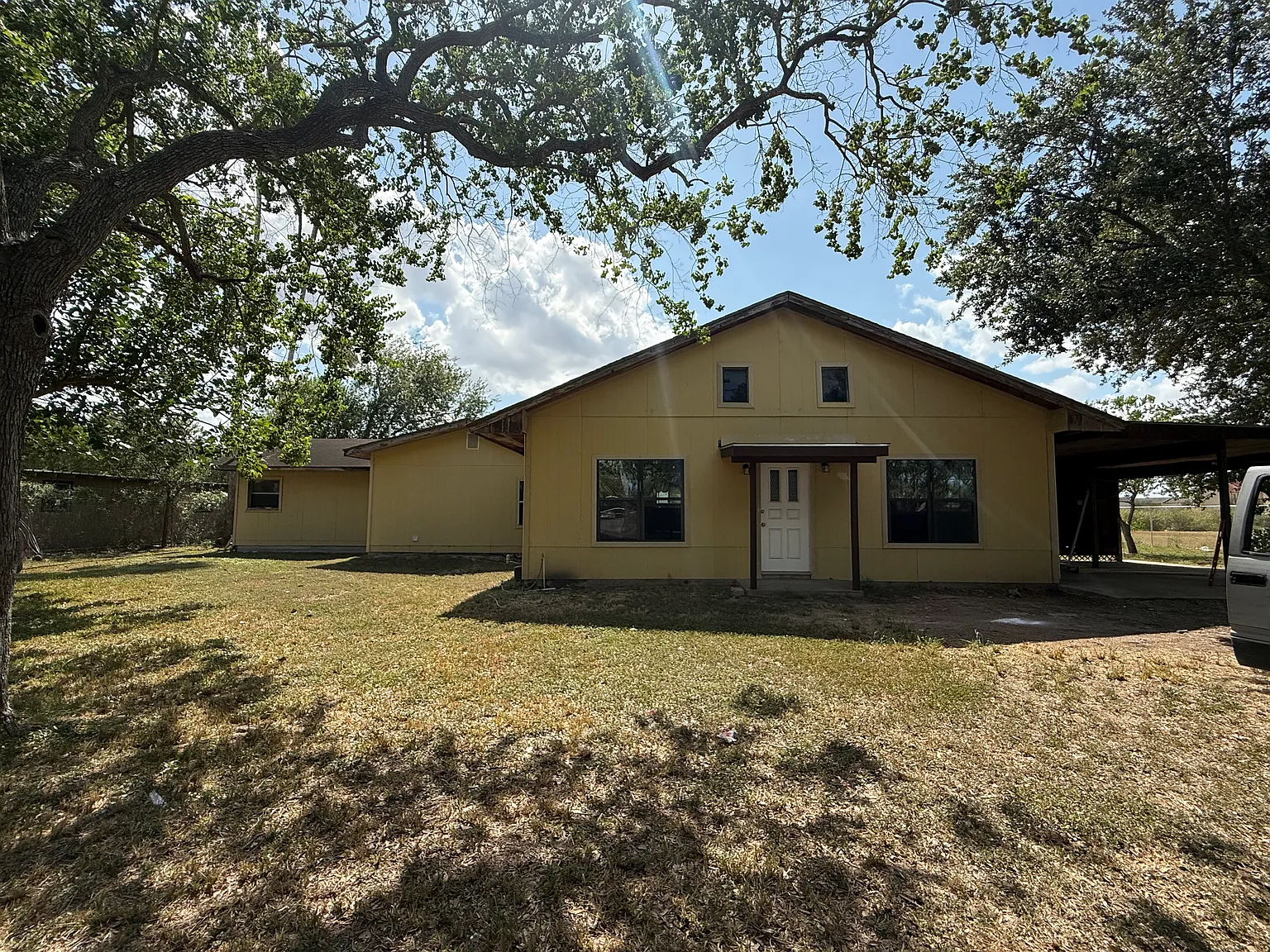 3 bed, 1500 sqft, $1,350 — Photo 1