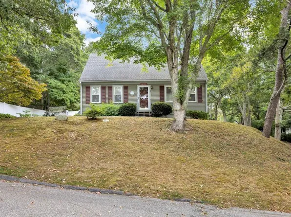 1 Huron Avenue, Mashpee, MA 02649