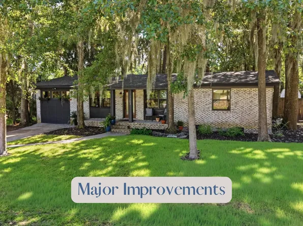 1203 Valley Dr, Hanahan, SC 29410