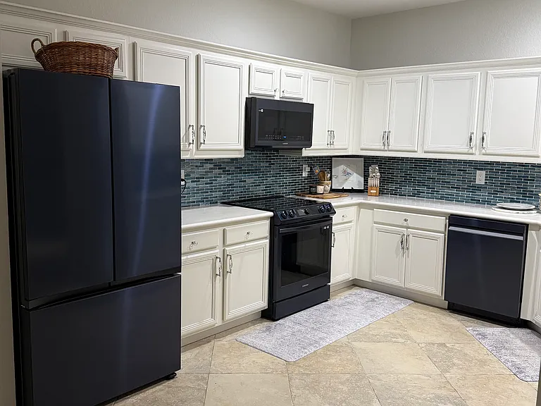1571 SE Hampshire Way — Photo 3