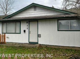 818 S 8th Ave, Kelso, WA 98626