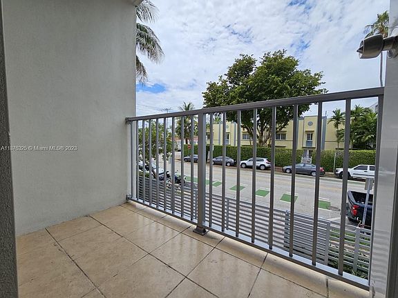 5th image of 609 Euclid Ave APT 9