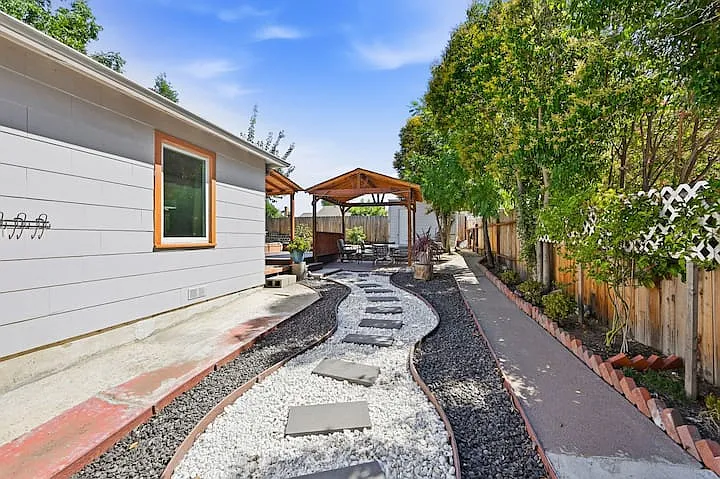 2290 Acacia Dr — Photo 21