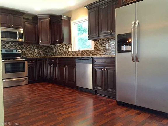 3rd image of 5921 Bradford Dr