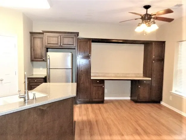 3 bed, 2.0 bath, 1906 sqft, $2,365 — Photo 2