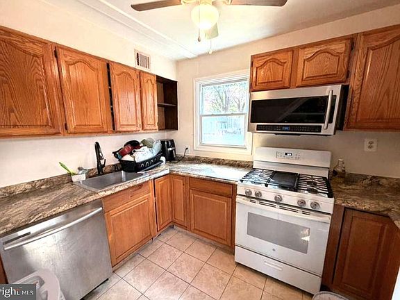 5th image of 251 Kent Dr