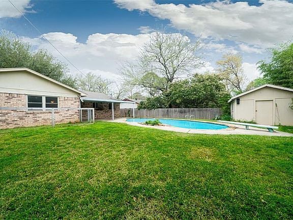 5th image of 803 Monticello Ct