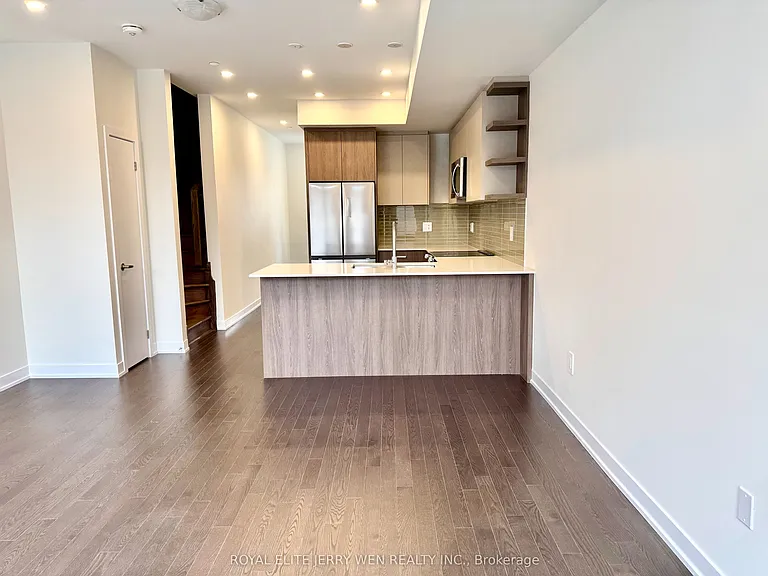 420 Lawrence Heights Way — Photo 2