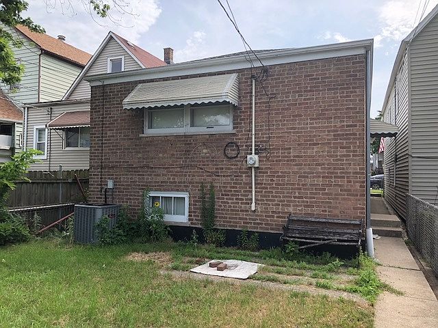 2nd image of 10338 S Avenue G