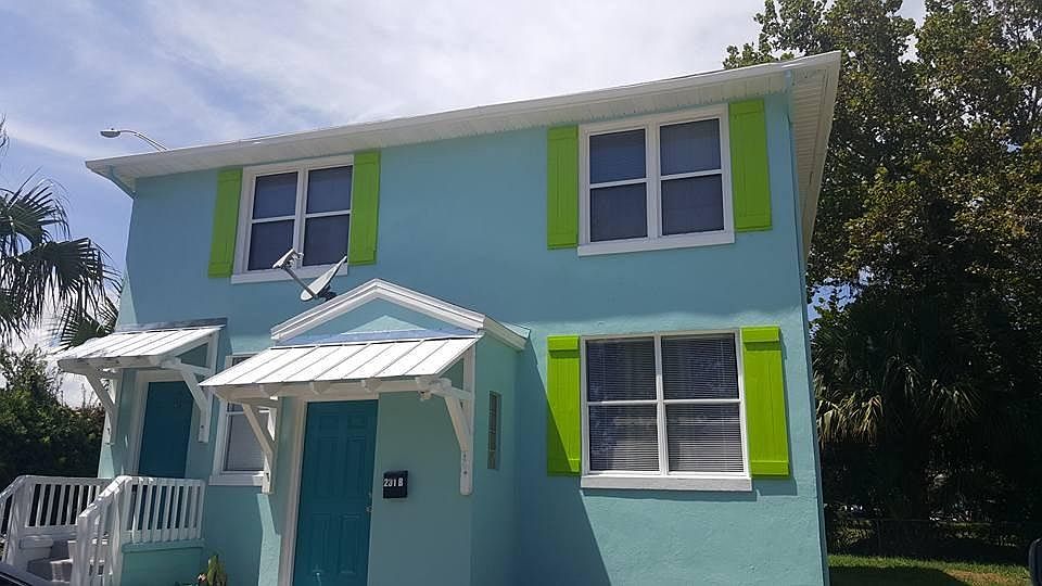 Walk to the beach-pets under 40lbs.