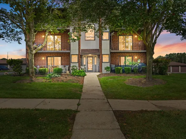 1221 Chalet Rd APT 200, Naperville, IL 60563