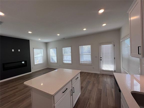 5th image of 183 Jackson Hts