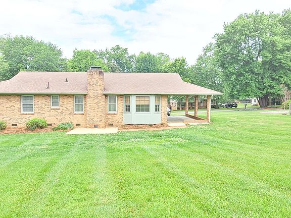 view of the back yard