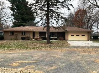 551 Meadow Ln, Dixon, IL 61021