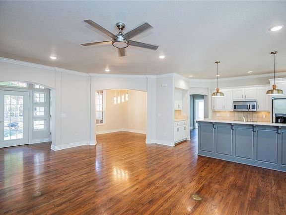 4th image of 6 Barlby Ln