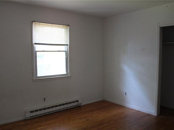 3rd image of 237 Underhill Ave