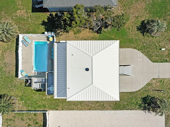 3rd image of 1018 W Dolphin Drive