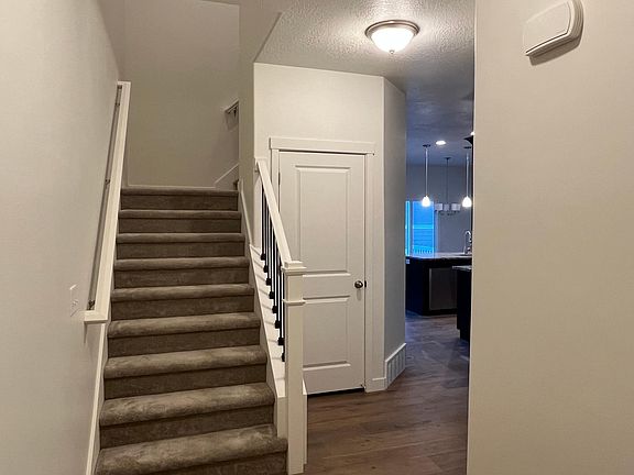 5th image of 754 Hilltop Dr