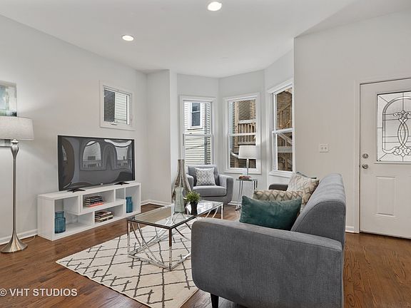 2nd image of 1711 N Maplewood Ave #1R