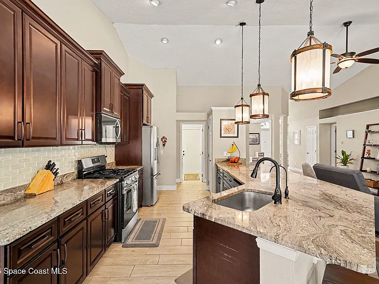 2765 Summer Brook St — Photo 5