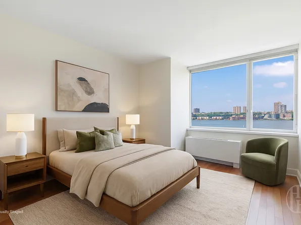 100 Riverside Boulevard image 3 of 9