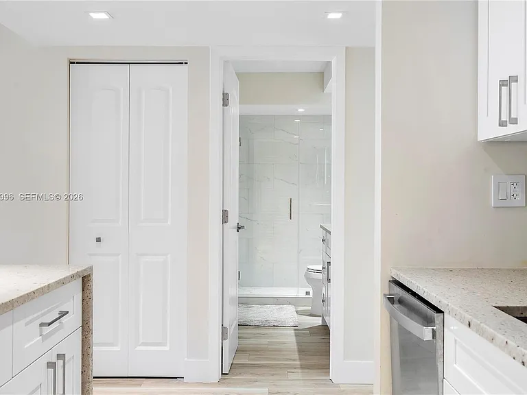 230 Lakeview Dr #106 — Photo 9