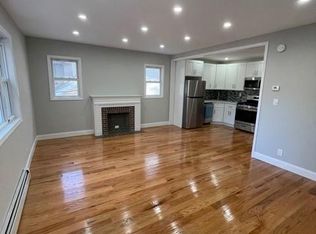 10932 197th St, Saint Albans, NY 11412