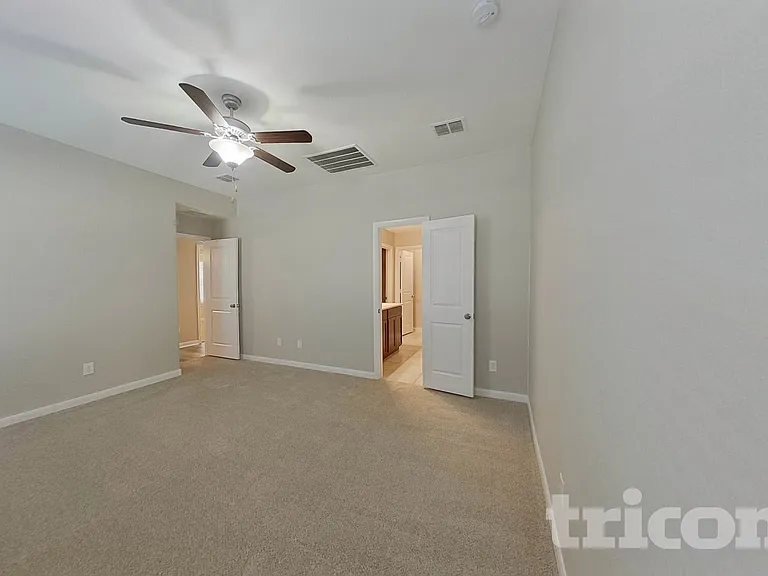 1214 Crescent View Dr — Photo 5