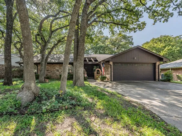 2015 N Meadow Way Cir, Arlington, TX 76015