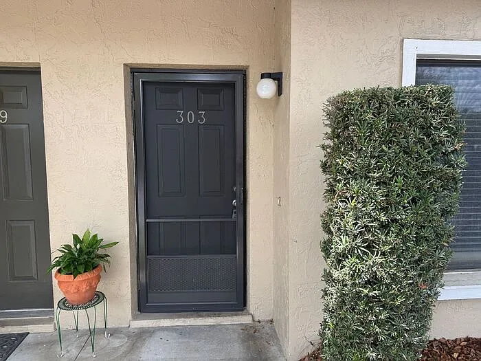 Building Photo - 303 Sandlewood Trl #2