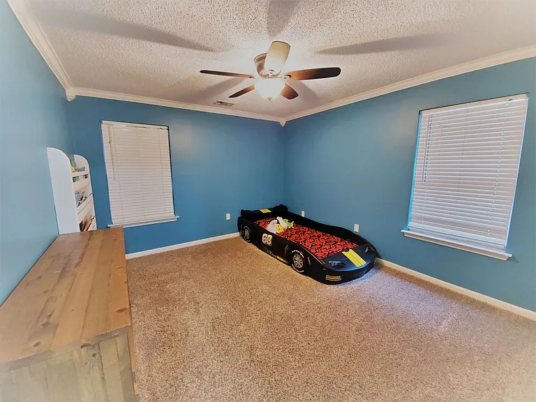 136 Lancaster Way — Photo 10