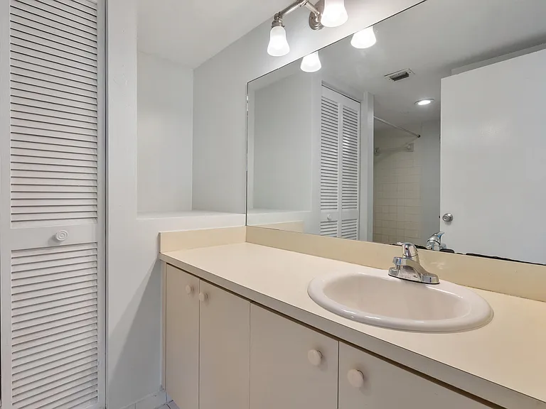701 NW 19th St #306 — Photo 12
