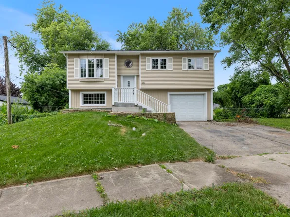 105 Cedarwood Ct, Bolingbrook, IL 60440