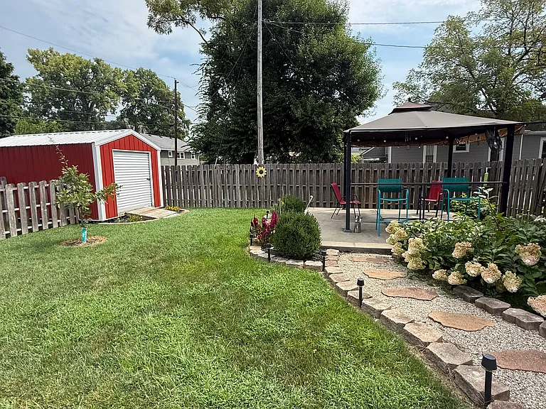2225 E Spring St — Photo 10