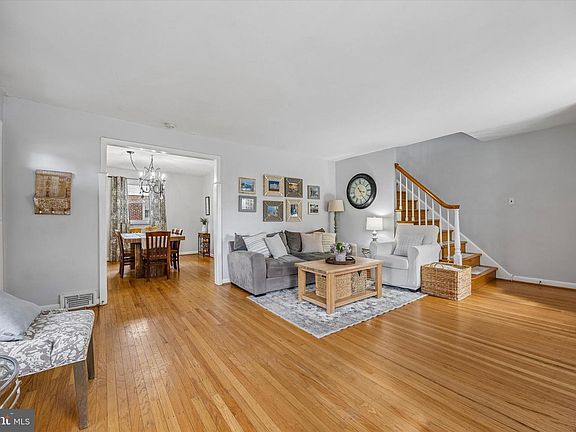 4th image of 1479 N Hills Ave