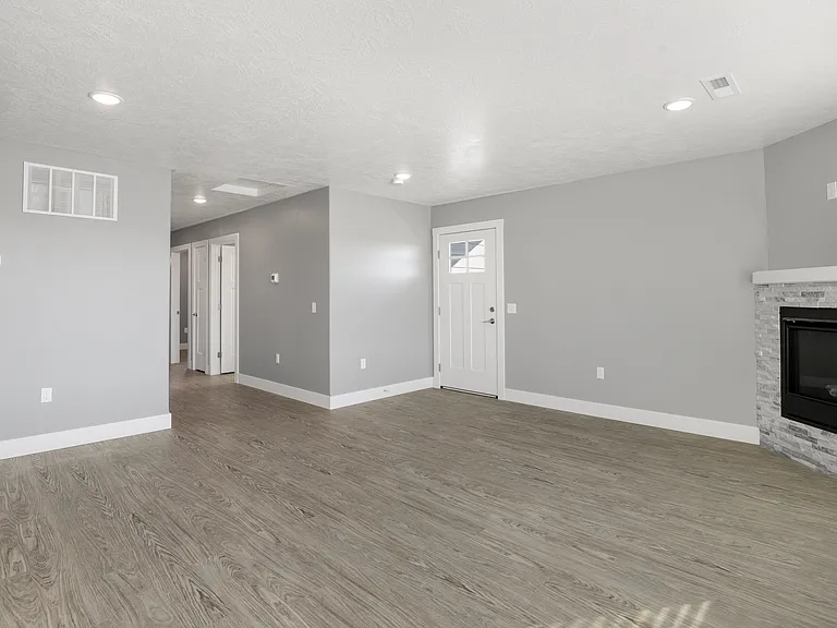 118 42nd Ave NE #102 — Photo 4