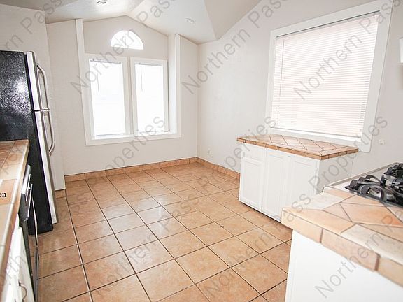 4th image of 681 Bristol Dr