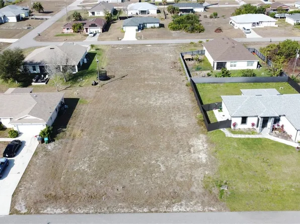 2524 NE 5th Pl, Cape Coral, FL 33909