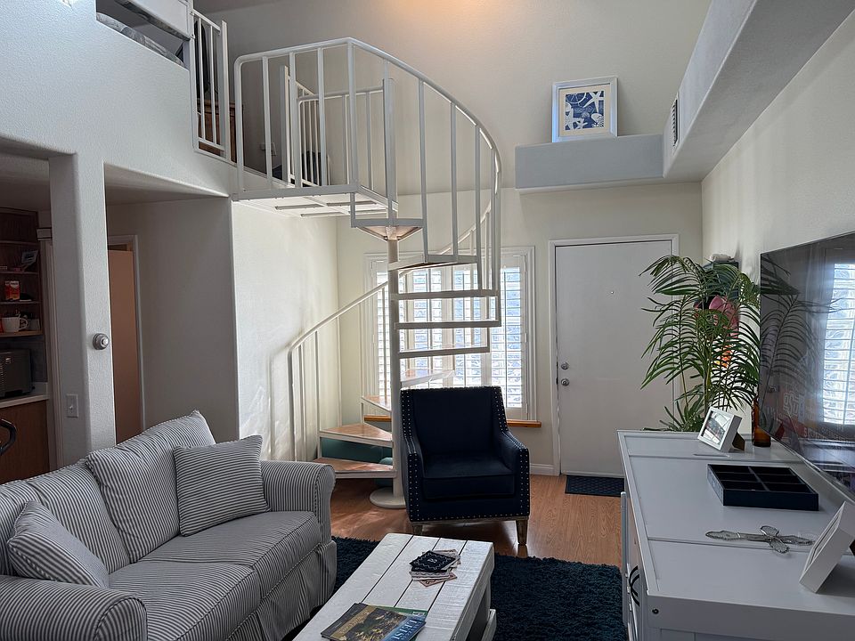 1st image of 635 Avenue H #2