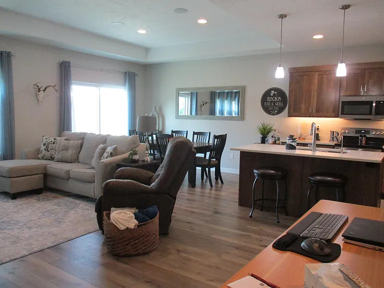 177 N Canterbury Cir — Photo 13